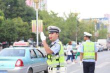 临港交警吃瓜事件视频最新,视频曝光引发网友热议