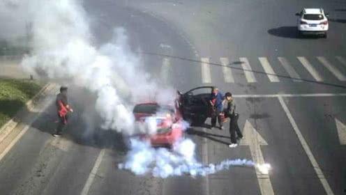 炸裂现场吃瓜视频,吃瓜群众围观惊险瞬间