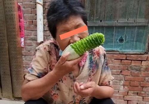 视频吃瓜老奶奶,吃瓜老奶奶的幽默日常，笑点满满