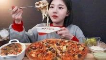 吃瓜少女淑芬做披萨视频,吃瓜少女的美食之旅