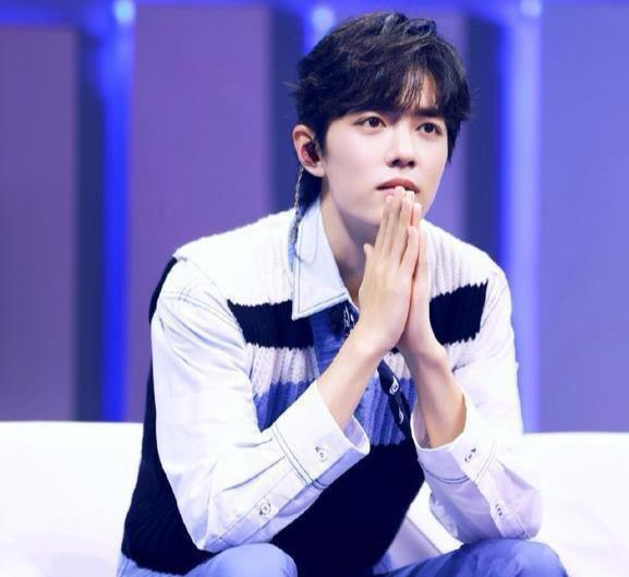 肖战吃瓜群众视频,揭秘明星幕后生活点滴