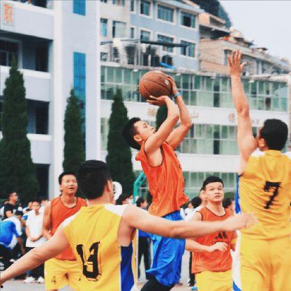 篮球少年吃瓜视频下载,揭秘球场背后的趣味瞬间