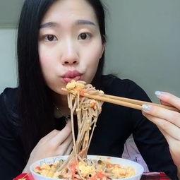 赵一鸣吃瓜原视频搞笑,笑料百出，欢乐无限！